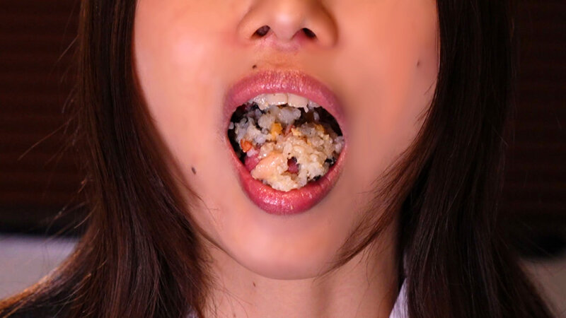 「三池小春の濃厚キス&ねっとりフェラ動画|ディルドプレイで魅せる口技テクニック」のサンプル画像5枚目