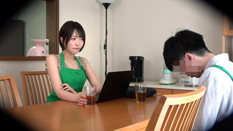 「【素人人妻】30歳パート妻が年下バイト君2人に寝取られ中出し3Pされた盗撮映像」のサンプル画像5枚目