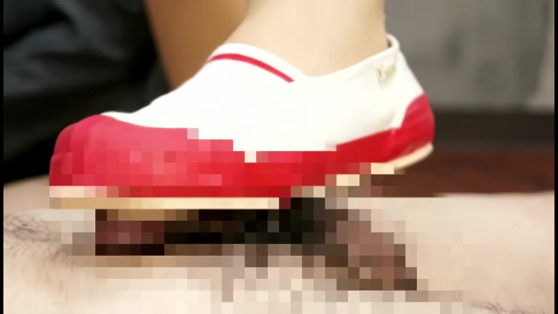 「素人女優・菜月リアの手コキ&ごっくんプレイ|教育実習生コスプレで魅せる過激授業」のサンプル画像9枚目