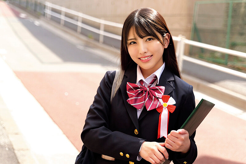 「素人女子校生が卒業式後に制服姿で初ぶっかけ体験＆中出しナンパSEX」のサンプル画像1枚目