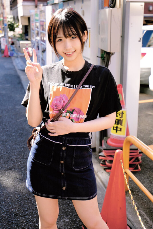 「【素人】スレンダー美乳痴女が騎乗位・足コキ・手コキで責めまくり中出し!淫語で焦らす小悪魔プレイ」のサンプル画像2枚目