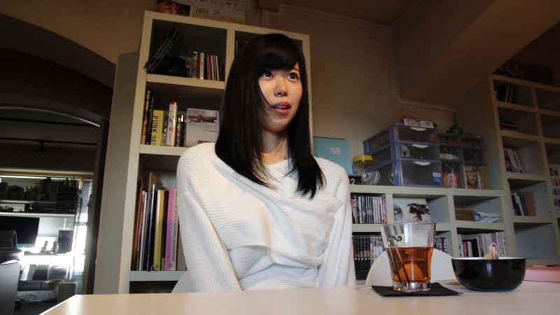 「宮村ななこのハメ撮り動画|長身スレンダー巨乳美女がミニスカ姿で魅せる恥じらいプレイ」のサンプル画像2枚目