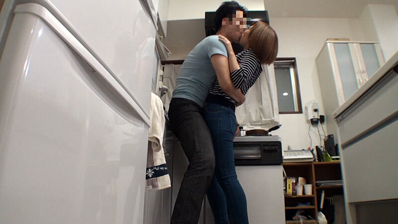 「【素人人妻】巨乳ママ友との秘密の関係を隠し撮り!羞恥プレイで乱れる主婦の姿を盗撮流出」のサンプル画像10枚目