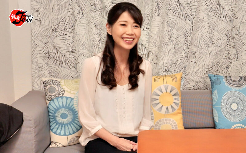 「【素人人妻】イケメンにナンパされた熟女が部屋に連れ込まれ中出しされる盗撮映像」のサンプル画像16枚目