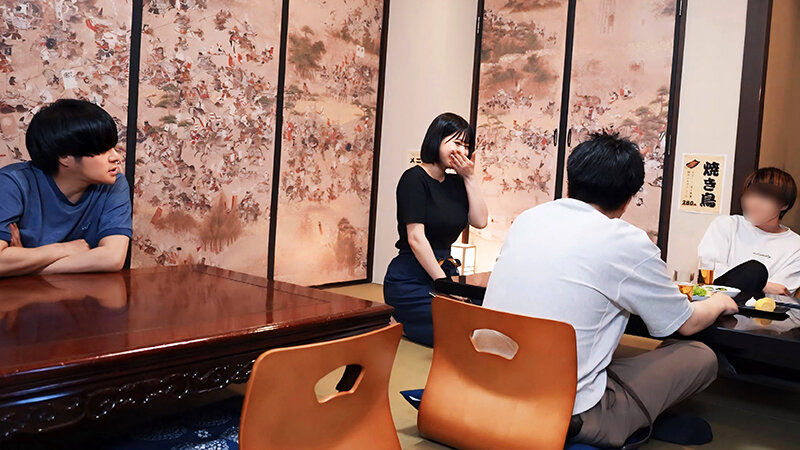 「巨乳人妻パート店員がイラマチオと中出しで責められる居酒屋カスハラ凌辱プレイ」のサムネイル