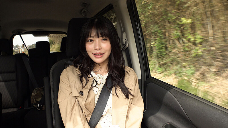 「スレンダー美人CAとホテルでハメ撮り中出し！スチュワーデスコスプレの濃厚プレイ」のサンプル画像8枚目