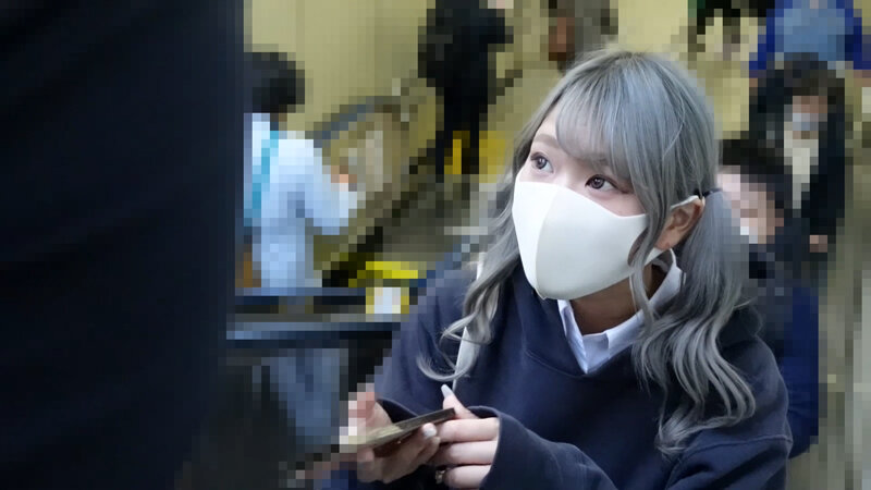 「【素人JK】制服女子校生ギャルの電車パンチラ盗撮からハメ撮り中出し3Pまで完全収録」のサンプル画像2枚目