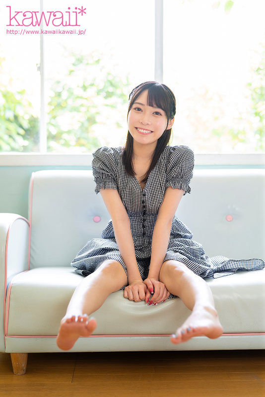 「杉咲麦のAVデビュー作！美少女女子大生の潮吹き・ハメ撮り・顔射に興奮必至」のサムネイル