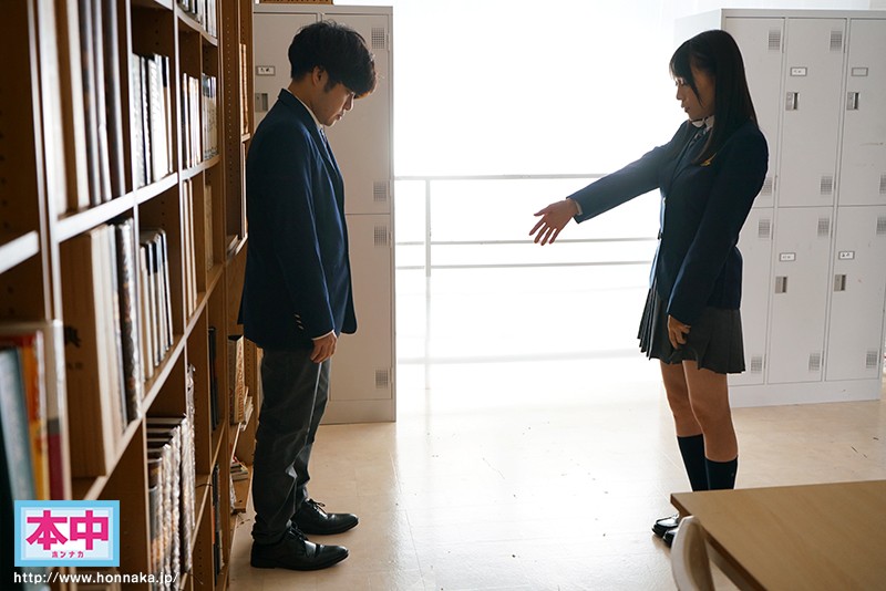 「麻里梨夏・富田優衣が制服痴女プレイで中出し3P！支配される青春SEX体験」のサンプル画像2枚目