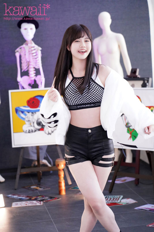 「美少女・姫乃りなの甘いキス・接吻シーンが魅力的なAVデビュー作品を徹底レビュー」のサンプル画像1枚目