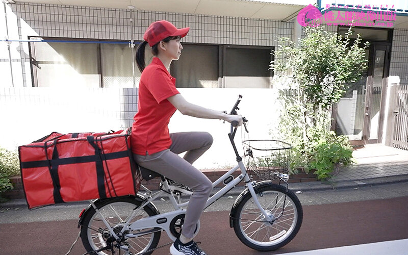 「巨乳人妻・鈴木真夕のパイズリ&騎乗位が凄い!完熟ボディの出張デリバリー体験」のサンプル画像13枚目