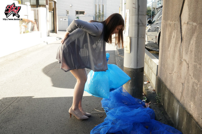 「美谷朱里がスレンダーボディで寝取られる！派遣マッサージ師のオイル施術で快楽堕ちNTR作品」のサンプル画像1枚目