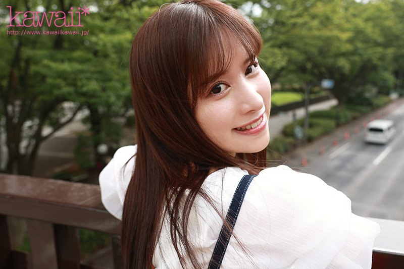 「森玲奈AVデビュー！巨乳美少女の現役女子大生が顔射に挑戦する衝撃作品」のサンプル画像1枚目