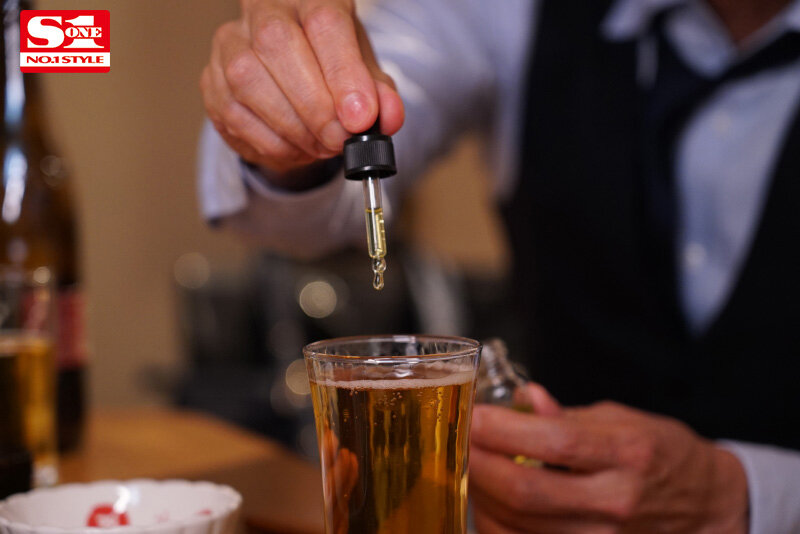 「【奥田咲】巨乳人妻OLが上司に寝取られる出張NTRパイズリ責め〜屈辱の一夜〜」のサンプル画像2枚目