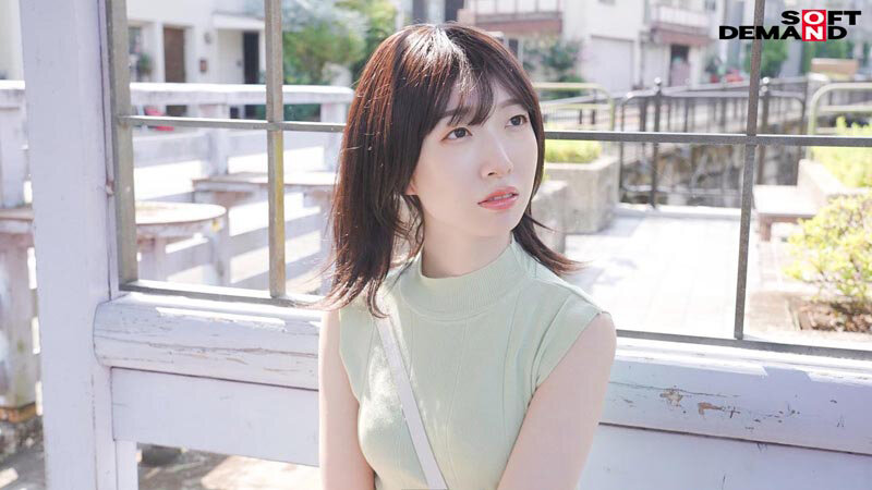 「朝日奈肖 Fカップ巨乳人妻がAVデビュー！巨尻妊活妻の悩ましい告白」のサンプル画像10枚目