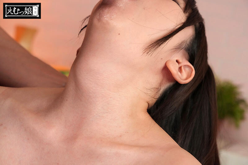 「乃木ちはる初イラマチオ体験!スレンダー美少女M女が極太挑戦する衝撃デビュー作」のサンプル画像3枚目