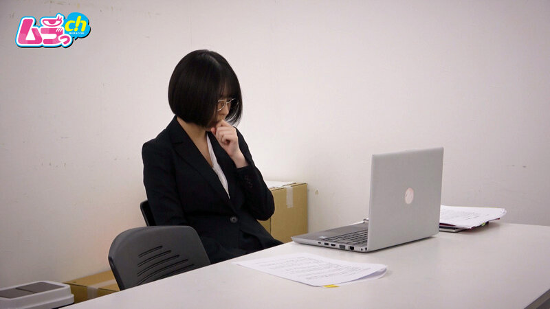 「【神田ゆい】巨乳スレンダー素人OLの秘密オナニーを盗撮・のぞき!会議室での大胆プレイ」のサンプル画像3枚目