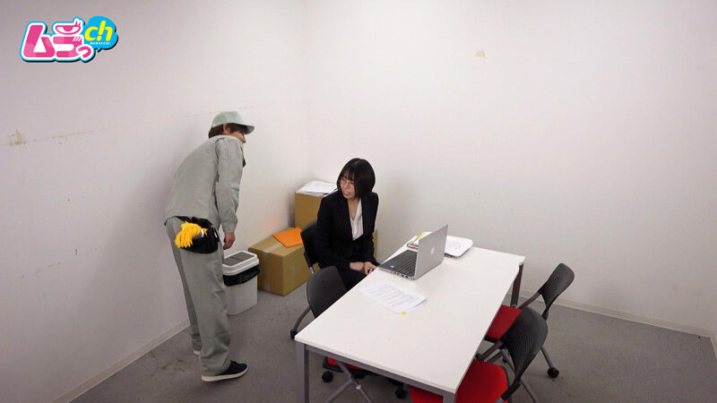 「【神田ゆい】巨乳スレンダー素人OLの秘密オナニーを盗撮・のぞき!会議室での大胆プレイ」のサンプル画像4枚目