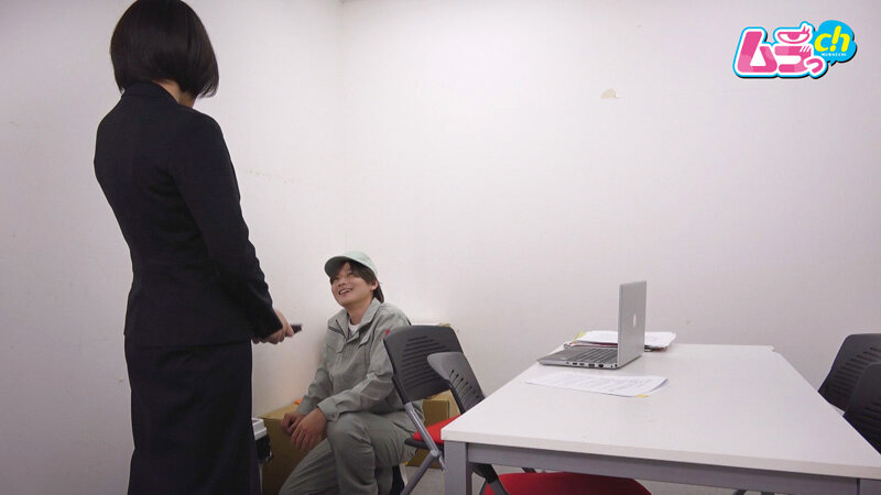 「【神田ゆい】巨乳スレンダー素人OLの秘密オナニーを盗撮・のぞき!会議室での大胆プレイ」のサンプル画像5枚目