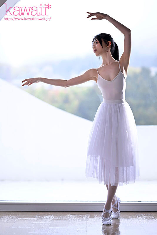 「清野咲 AVデビュー|ウエスト52cmスレンダー美少女のバレエ仕込み美乳くびれボディ女子大生」のサンプル画像3枚目