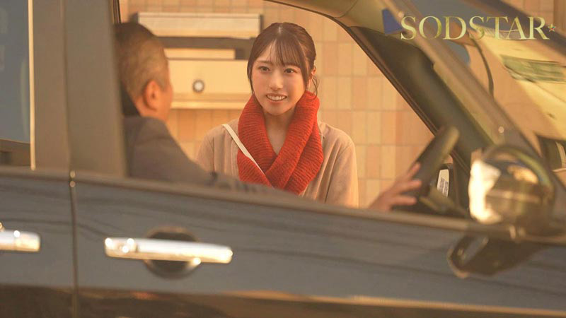 「車中不倫 こんなオジサンでも娘の幼なじみ（19）にコクられて付き合うことになっちゃった！年の差なんと31歳！自宅ガレージで唾液を絡ませ汗ダクでちちくりあう 天神羽衣」のサムネイル