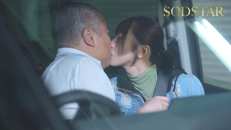 「車中不倫 こんなオジサンでも娘の幼なじみ（19）にコクられて付き合うことになっちゃった！年の差なんと31歳！自宅ガレージで唾液を絡ませ汗ダクでちちくりあう 天神羽衣」のサンプル画像3枚目