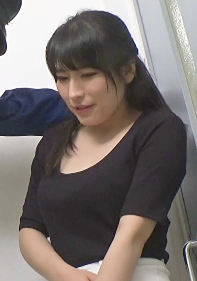 「休日出勤の美人女性社員に降りかかる災難！一方的な思いを突きつける警備員！」のサムネイル