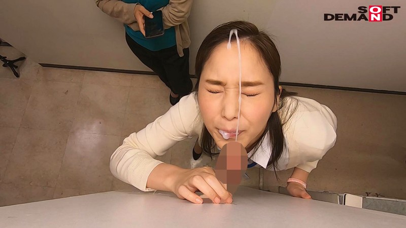 「美谷朱里・黒川すみれら人気女優8名が魅せるOLごっくんフェラ!オフィスで誘惑する美女たち」のサンプル画像15枚目