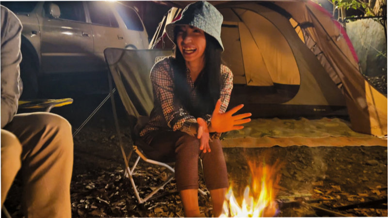 「【素人】女子ソロキャンプ女子をナンパして中出し3P！野外露出でテント内フェラも堪能」のサムネイル